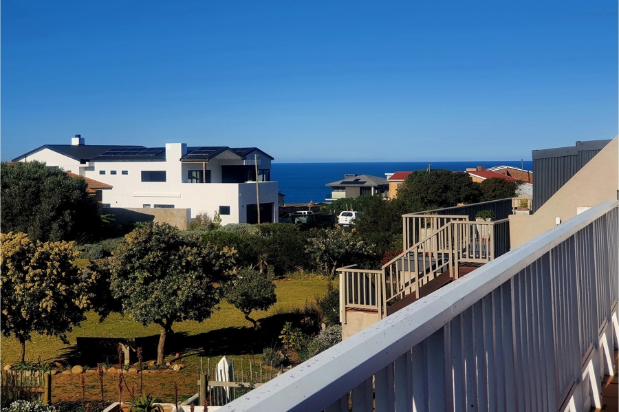 4 Bedroom Property for Sale in Boggomsbaai Western Cape